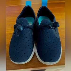 Native boys toddler size 8 shoes